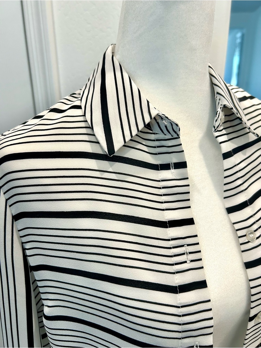 Women’s Suzy Shier Black & White Striped Casual Button-Down Shirt
